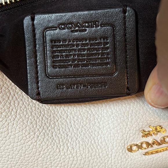 COACH East/West Harley Hobo Chalk Pebbled Leather. F38250. - Picture 4 of 12